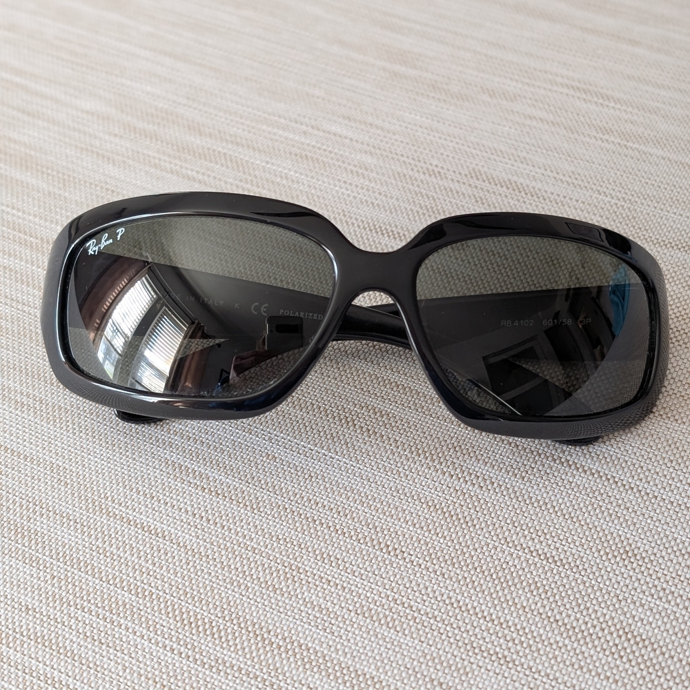 Ray-Ban Women's 4102 Polarized Black Sunglasses PRISTINE Classic Sporty